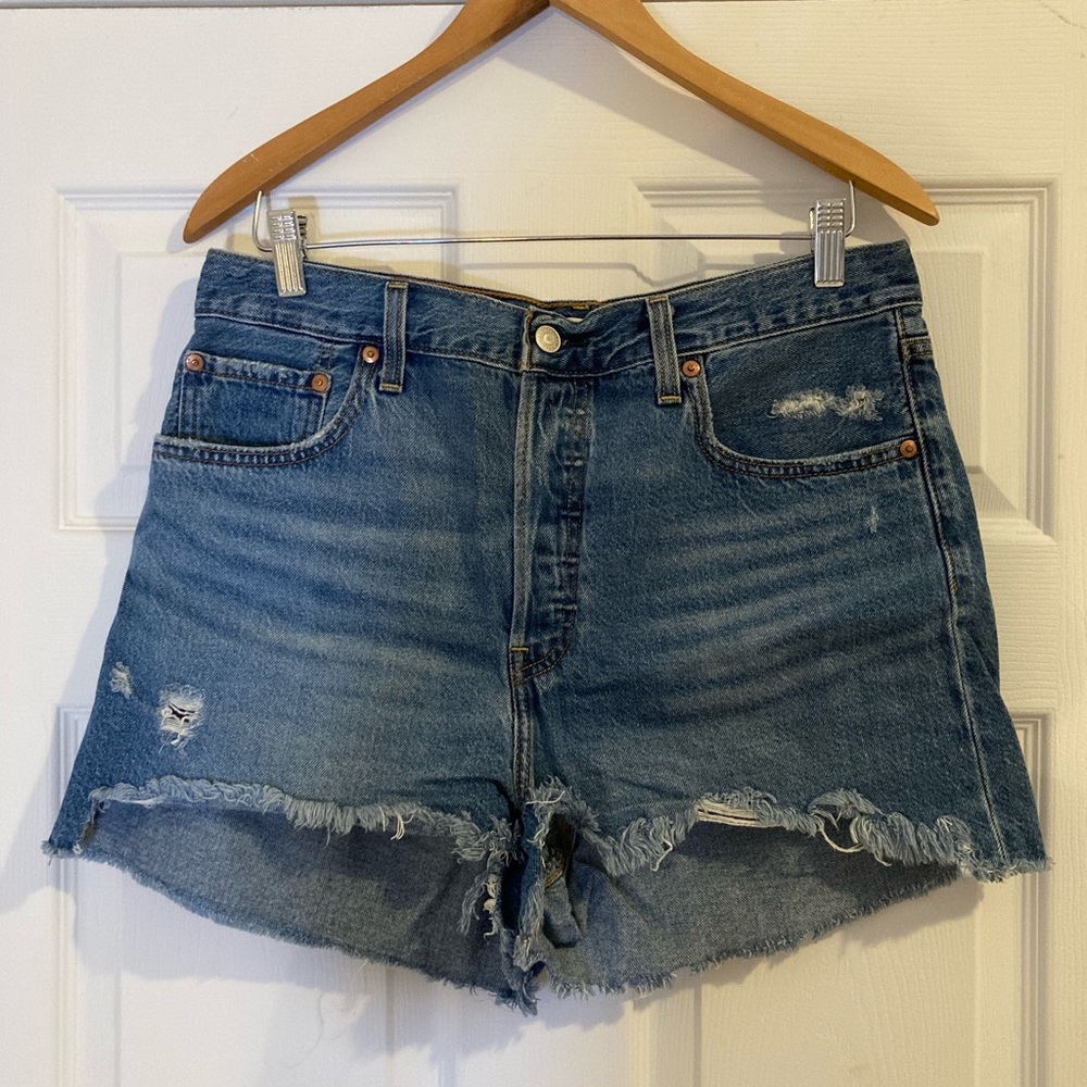 Levi’s Ribcage Shorts - size 32